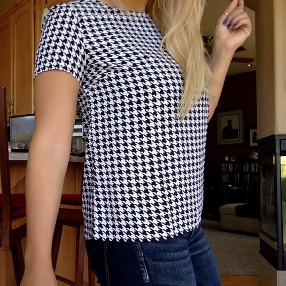 Houndstooth Patterned Top - Picture 3 of 5